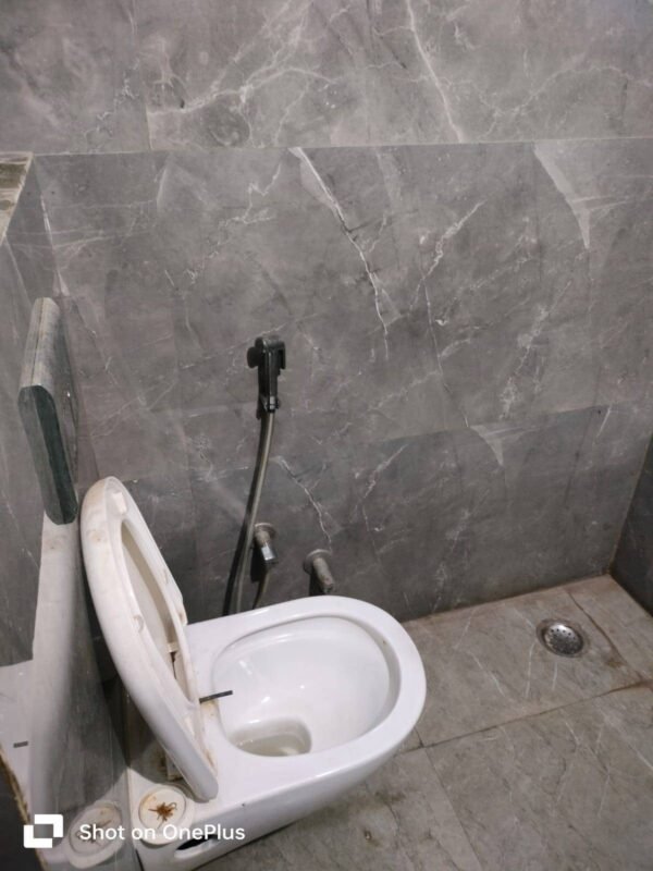 2 BHK Flat/Apartment for Rent in Arjun Apartment CGHS, Vikas Puri,West Delhi - Image 8